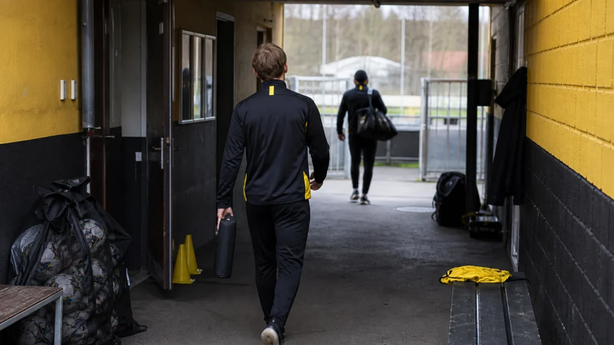 Elliot Stroud lämnar Mjällby för Hull City