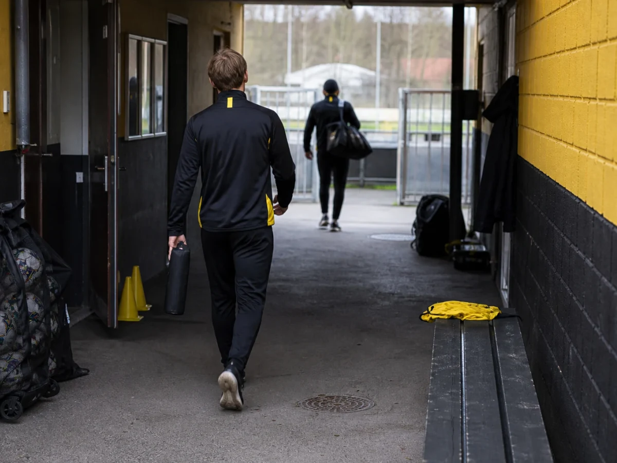 Elliot Stroud lämnar Mjällby för Hull City